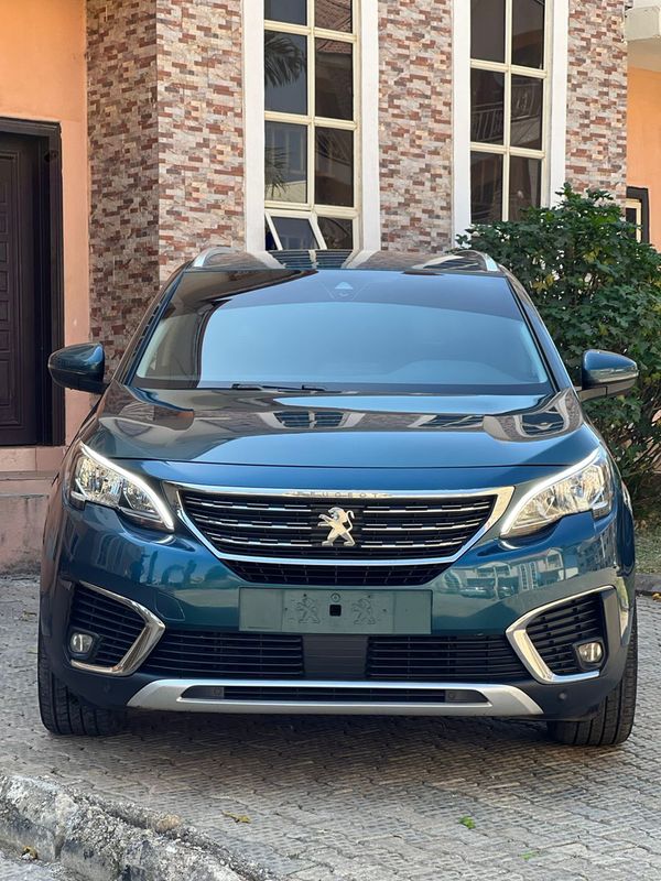 Main image of 2020 Peugeot 5008